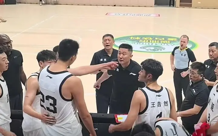 新疆, 少杰有说有