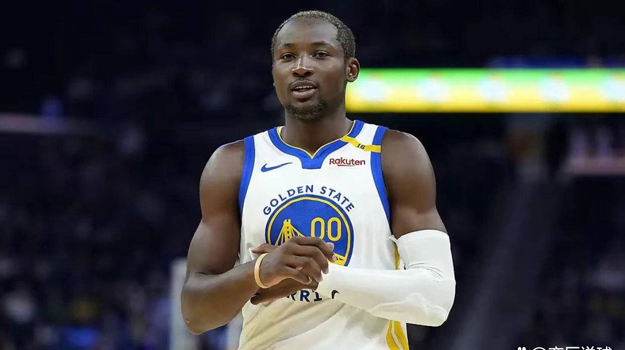 员乔纳森, 上线和工资 员乔纳森, 上线和工资