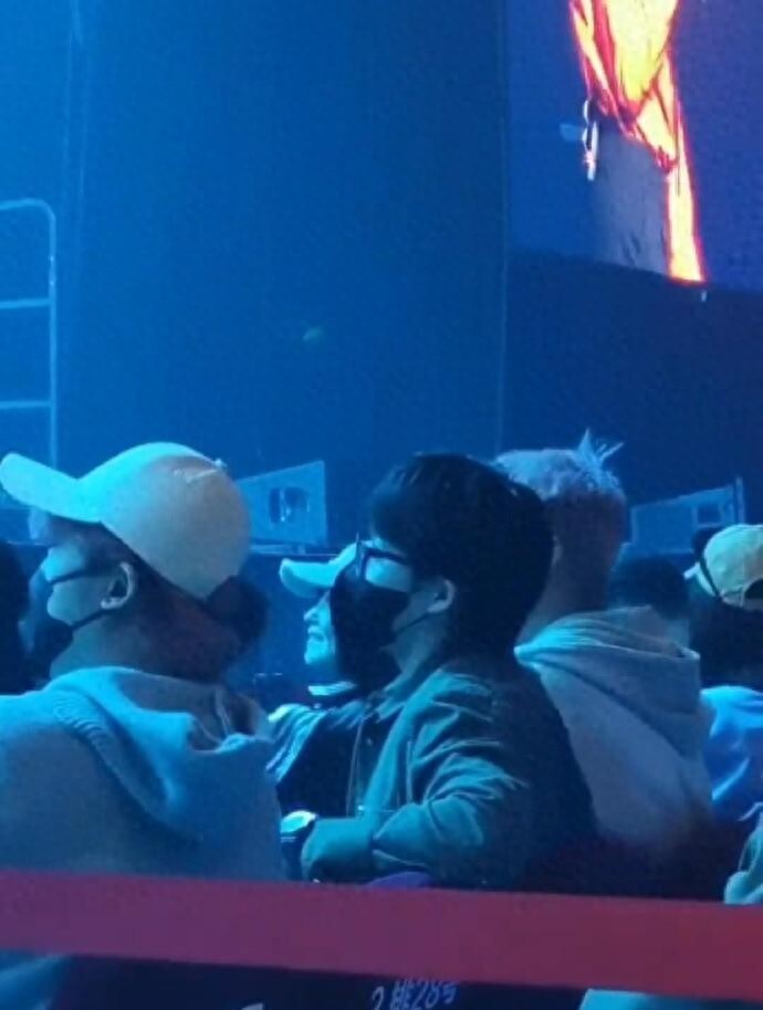 RZDQA, 亦是两人友, 歌成为朋友